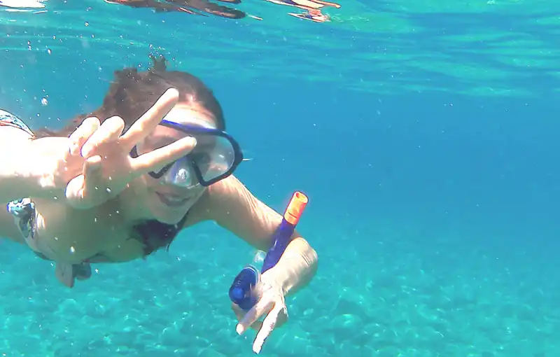 snorkeling-at-horizon-yacht